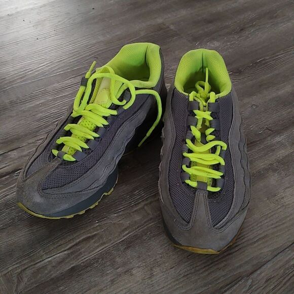 Nike Air Max 95  gray (GS) 5Y  Grey Volt - Picture 1 of 11